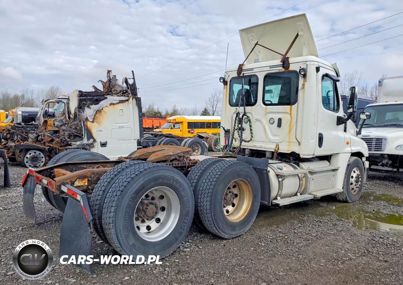 2018 Freightliner Cascadia 125 Semi Truck VIN:1FUJGEDRXJLJR9654 - 4