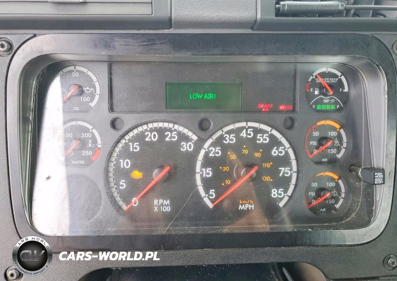 2018 Freightliner Cascadia 125 Semi Truck VIN:1FUJGEDRXJLJR9654 - 8