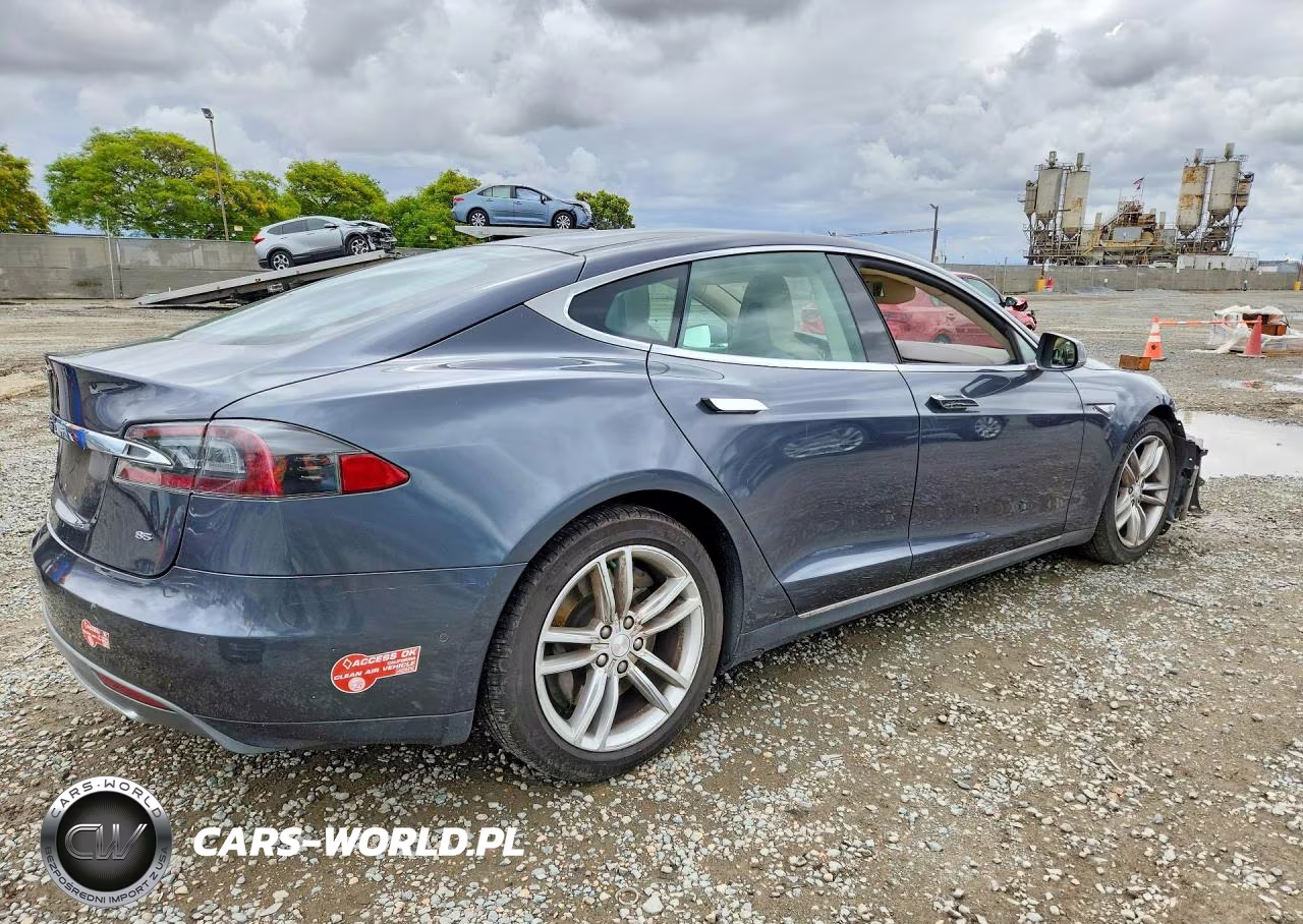 2015 Tesla Model S 85 VIN:5YJSA1H15FFP77454 - 3