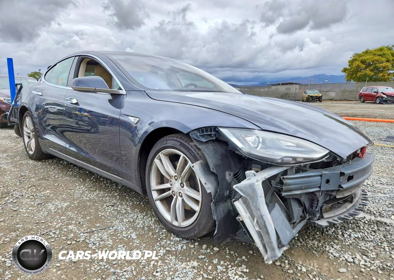 2015 Tesla Model S 85 VIN:5YJSA1H15FFP77454 - 4