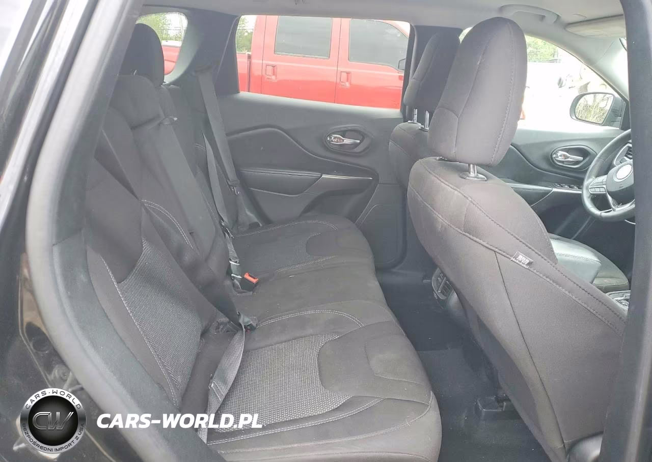 2020 Jeep Cherokee Latitude VIN:1C4PJMCB9LD560354 - 10
