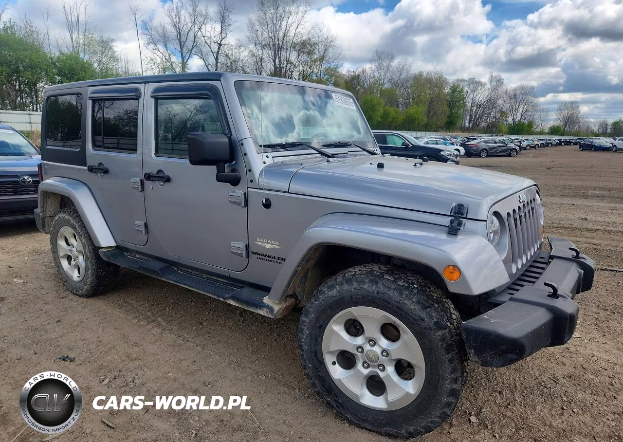 2013 Jeep Wrangler Unlimited Sahara VIN:1C4BJWEG3DL635829 - 4