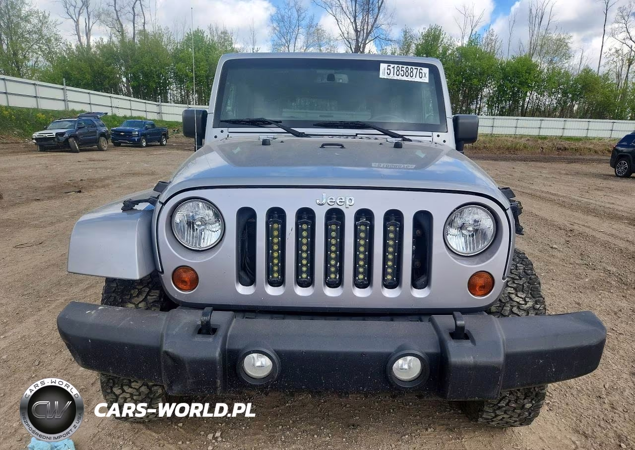 2013 Jeep Wrangler Unlimited Sahara VIN:1C4BJWEG3DL635829 - 5