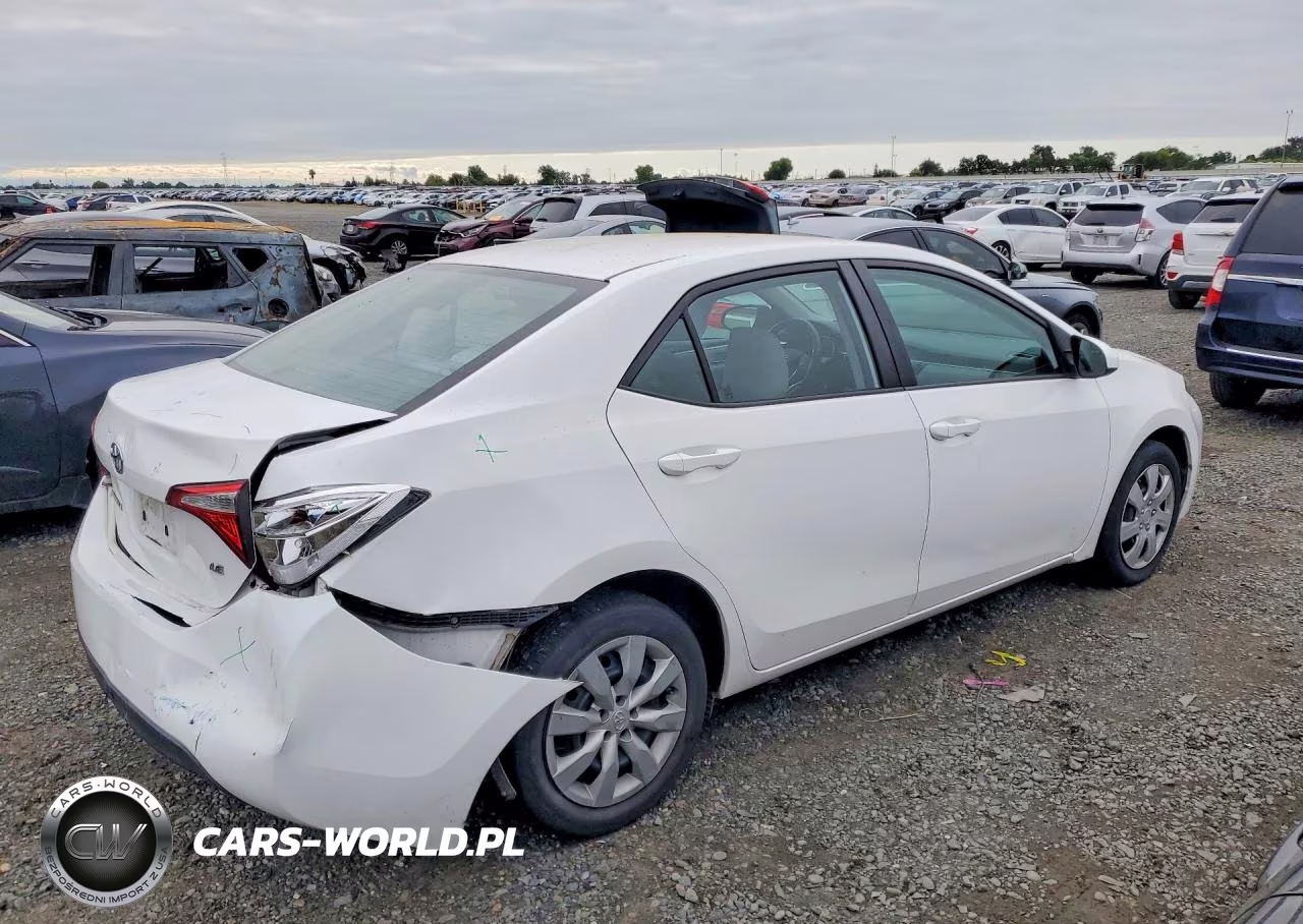 2015 Toyota Corolla Le VIN:5YFBURHE4FP312550 - 3