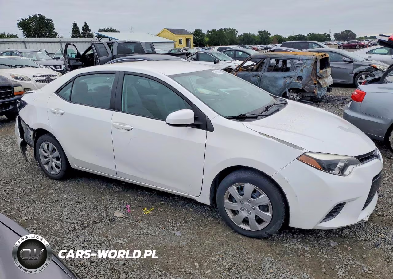 2015 Toyota Corolla Le VIN:5YFBURHE4FP312550 - 4