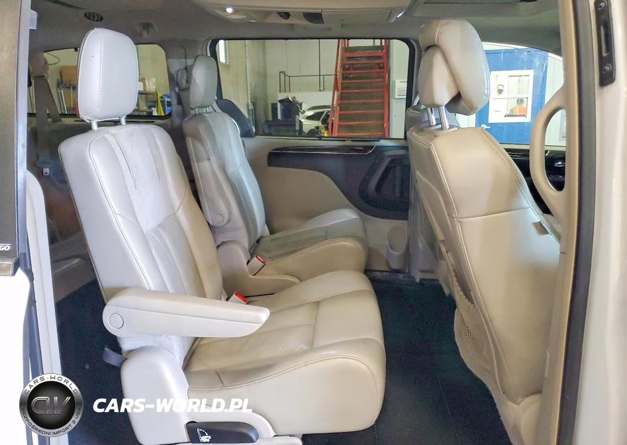 2013 Chrysler Town & Country Limited VIN:2C4RC1GG1DR816461 - 11