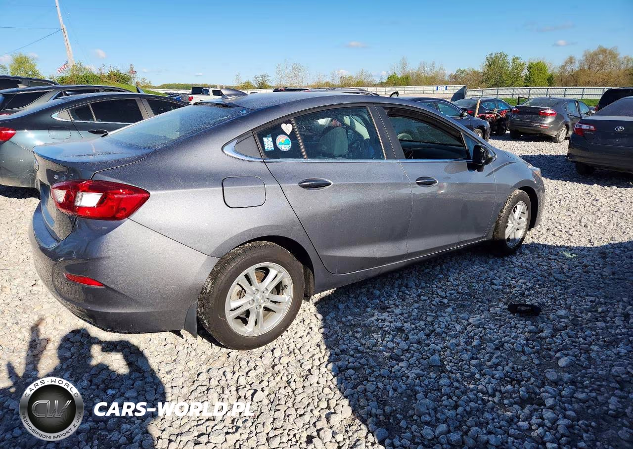 2018 Chevrolet Cruze Lt VIN:1G1BE5SM8J7114434 - 3