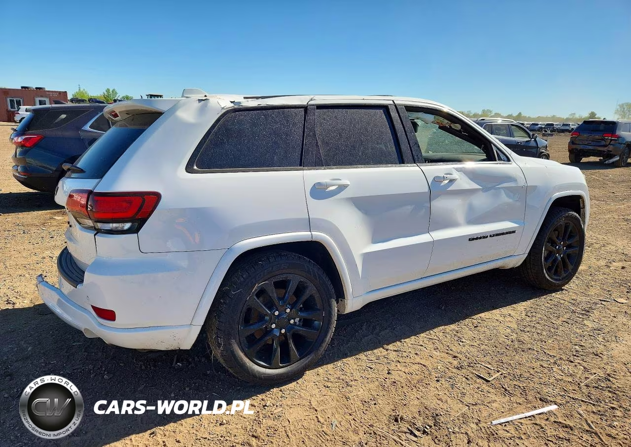 2020 Jeep Grand Cherokee Laredo VIN:1C4RJFAG5LC311042 - 3