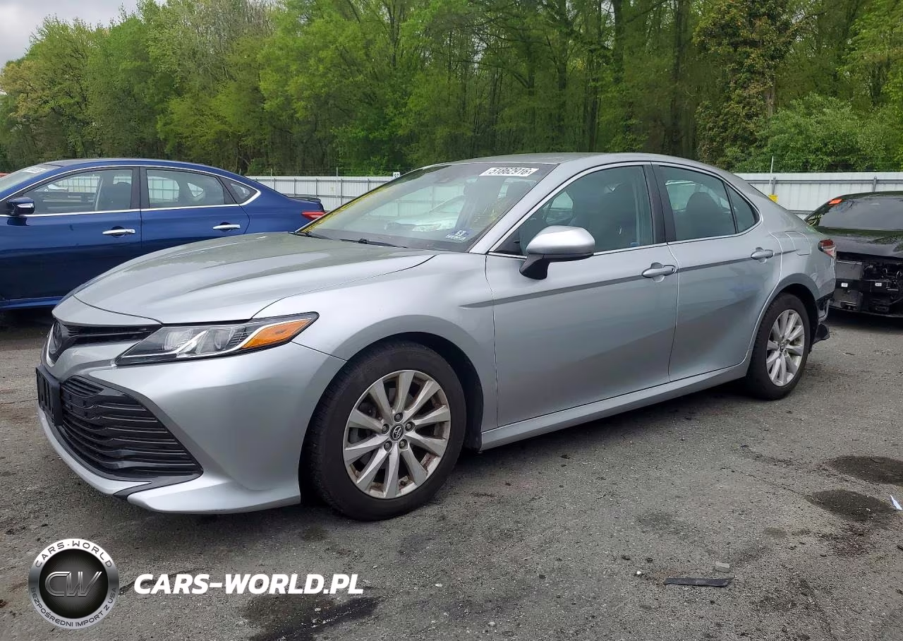 2018 Toyota Camry Le – zdjęcie 1 z 13