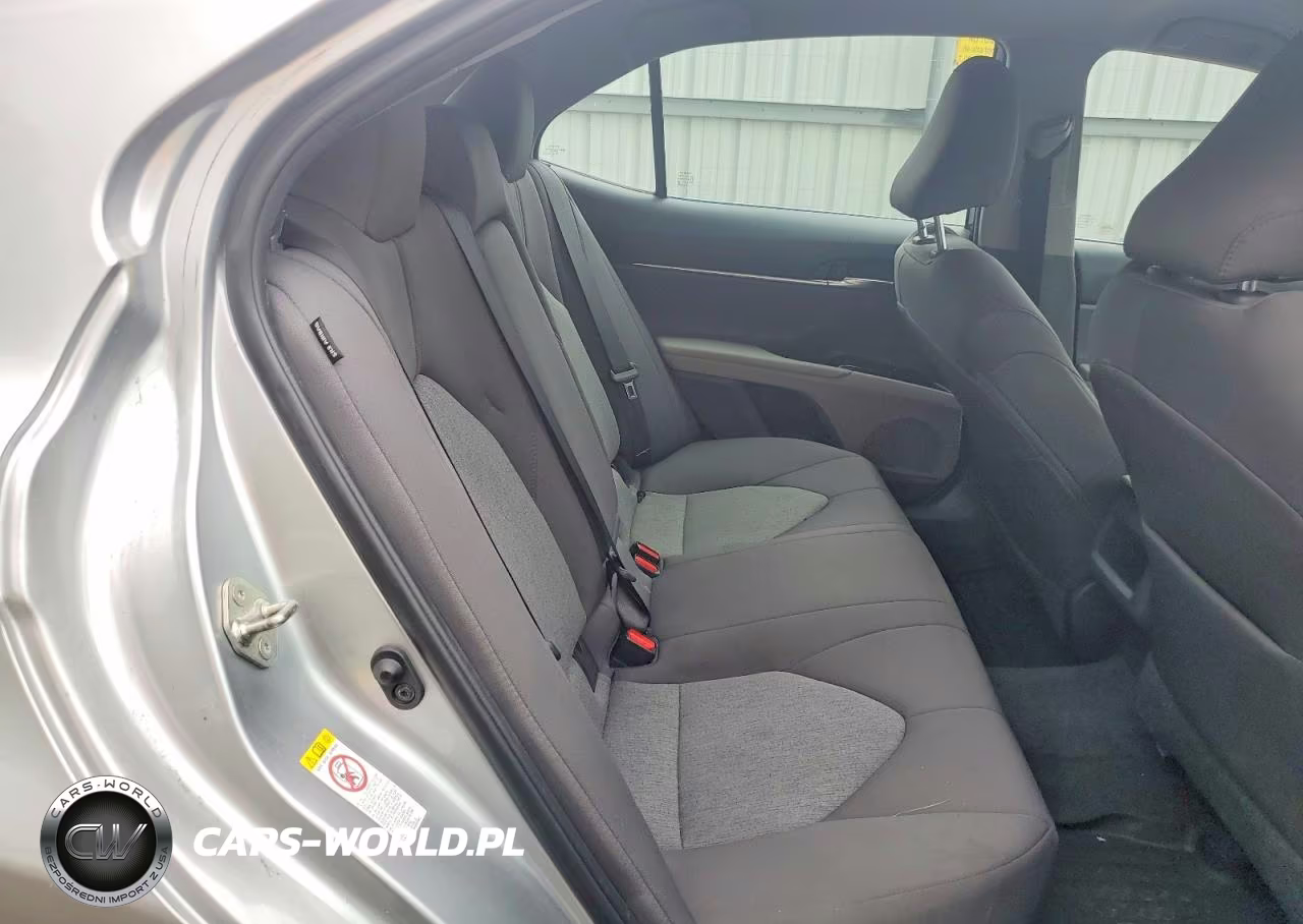 2018 Toyota Camry Le VIN:4T1B11HK2JU625040 - 10