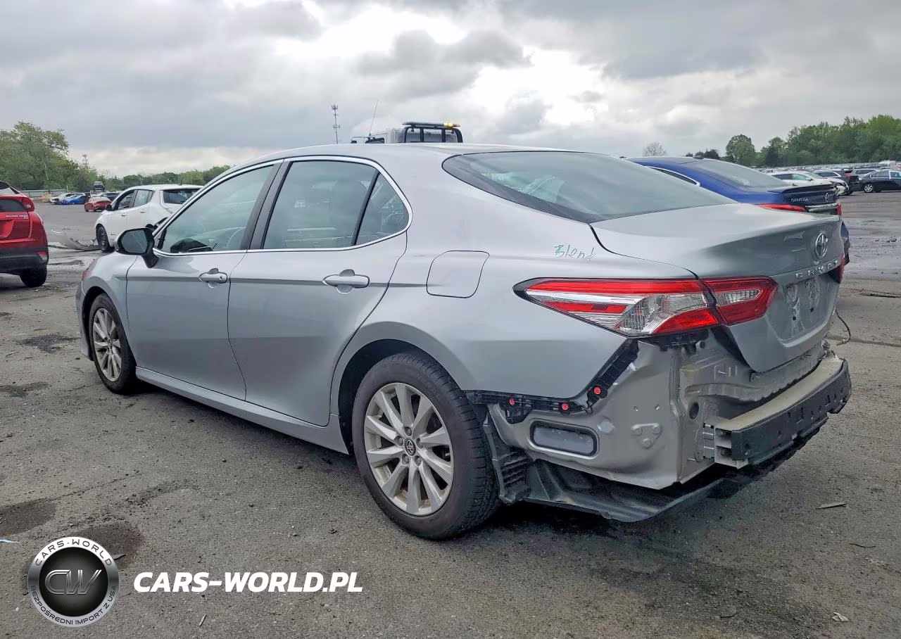 2018 Toyota Camry Le VIN:4T1B11HK2JU625040 - 2