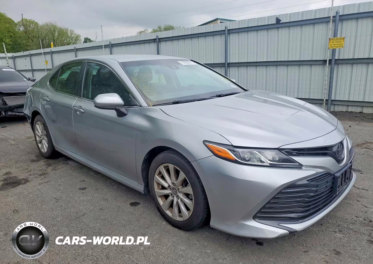 2018 Toyota Camry Le VIN:4T1B11HK2JU625040 - 4