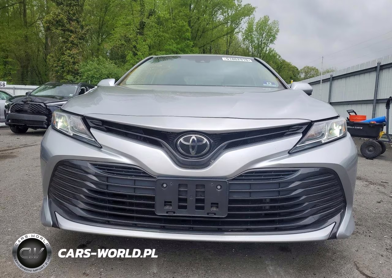 2018 Toyota Camry Le VIN:4T1B11HK2JU625040 - 5