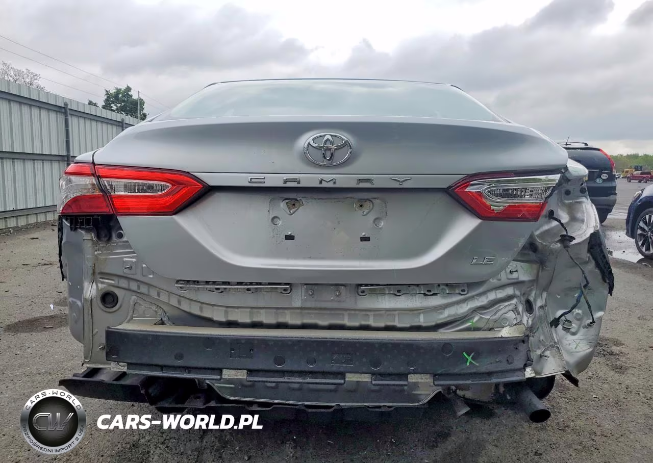 2018 Toyota Camry Le VIN:4T1B11HK2JU625040 - 6