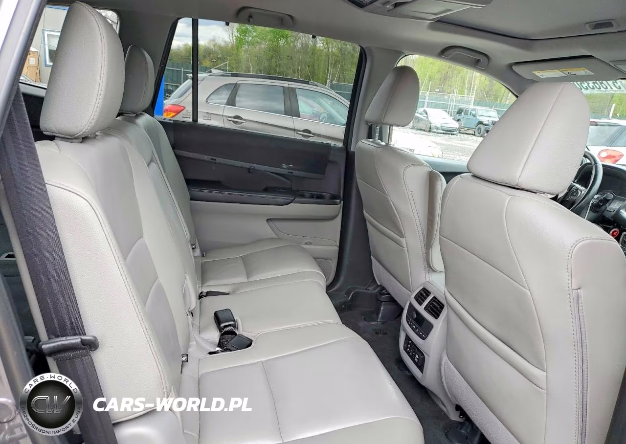 2018 Honda Pilot Touring VIN:5FNYF6H96JB043641 - 11