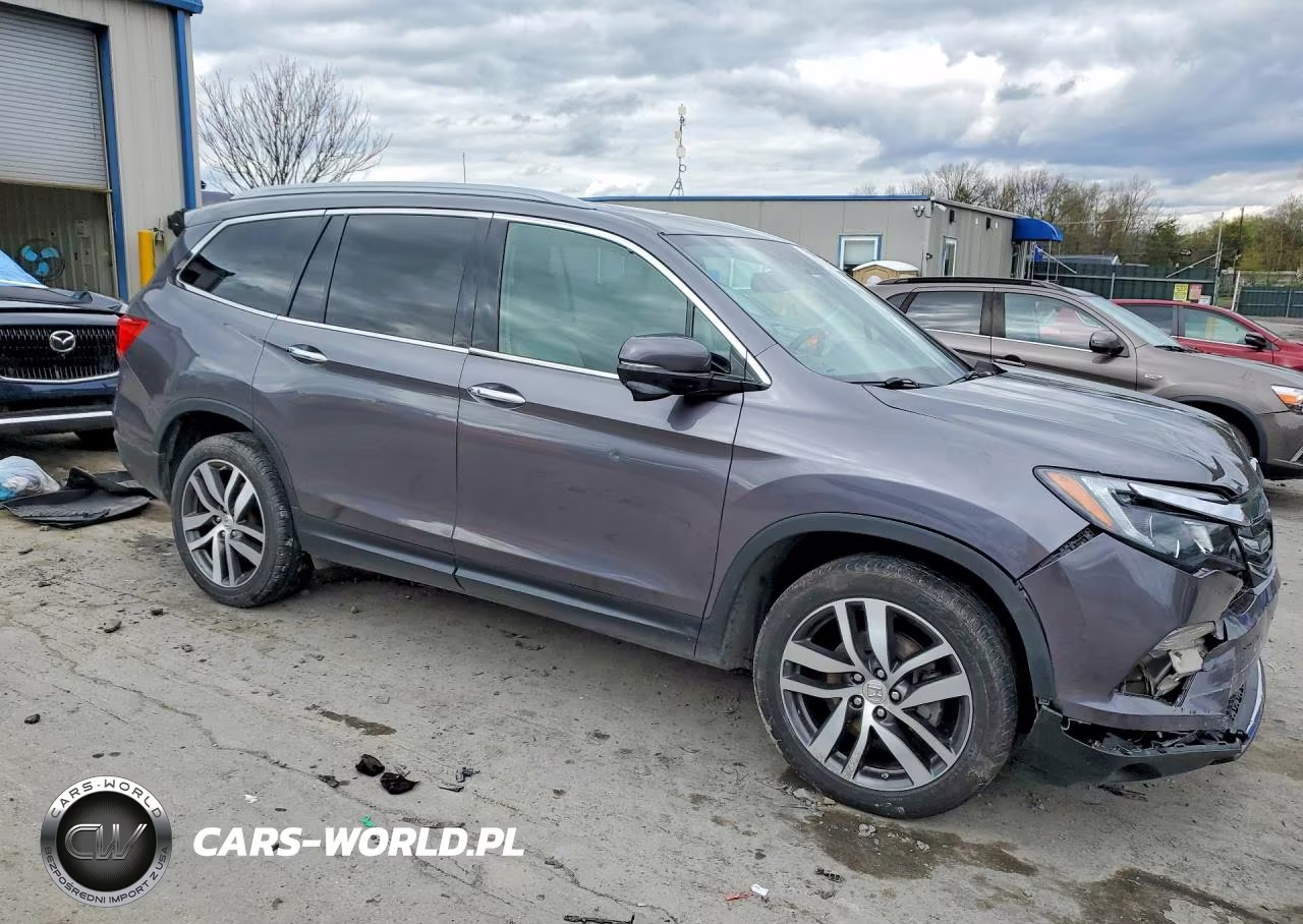2018 Honda Pilot Touring VIN:5FNYF6H96JB043641 - 4