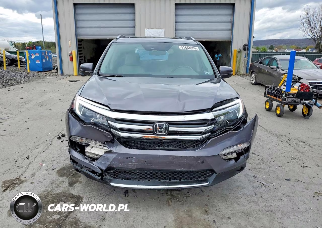 2018 Honda Pilot Touring VIN:5FNYF6H96JB043641 - 5