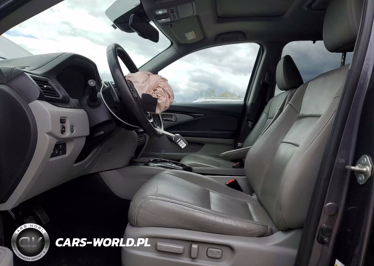 2018 Honda Pilot Touring VIN:5FNYF6H96JB043641 - 7