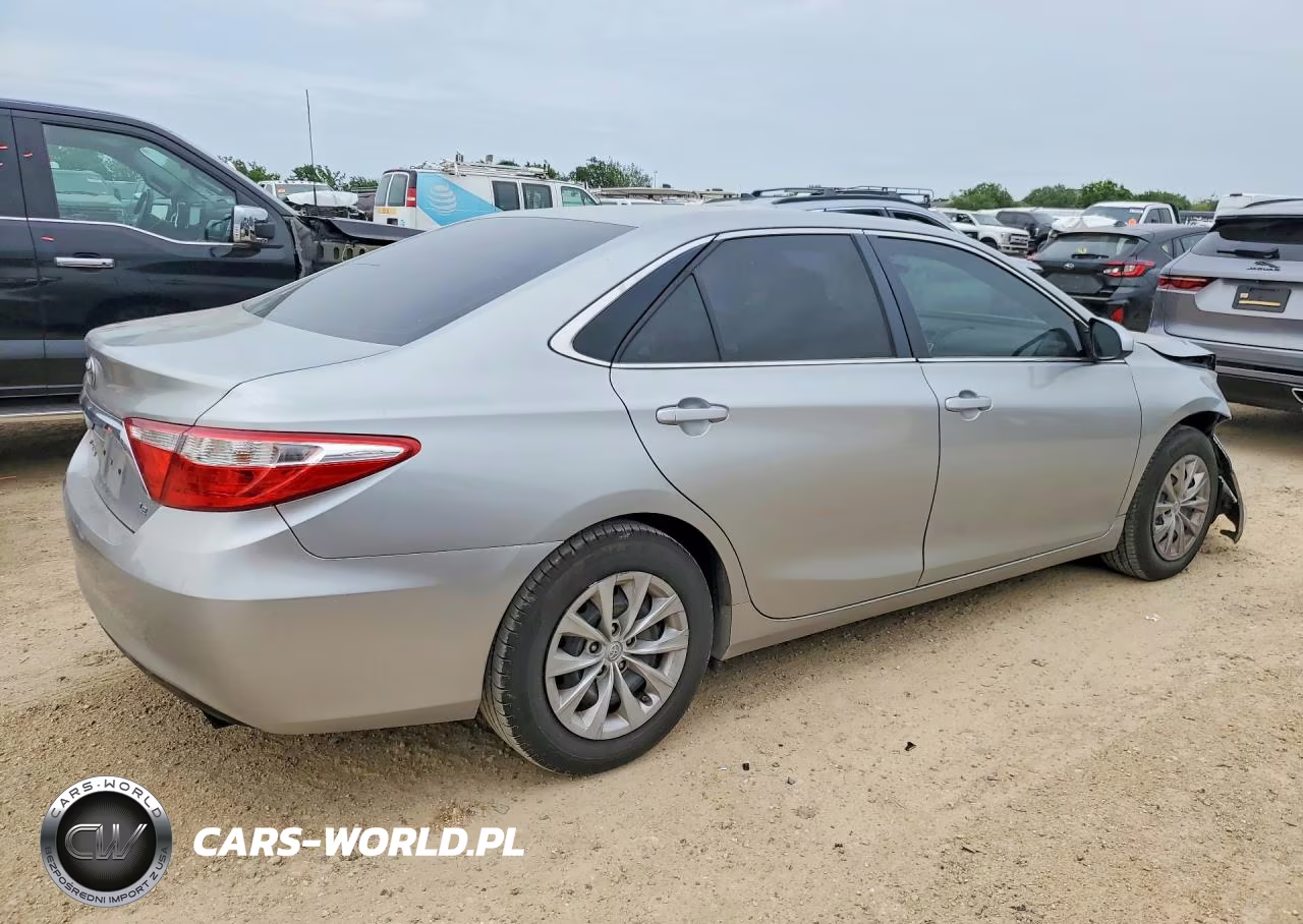 2015 Toyota Camry Le VIN:4T4BF1FKXFR484851 - 3
