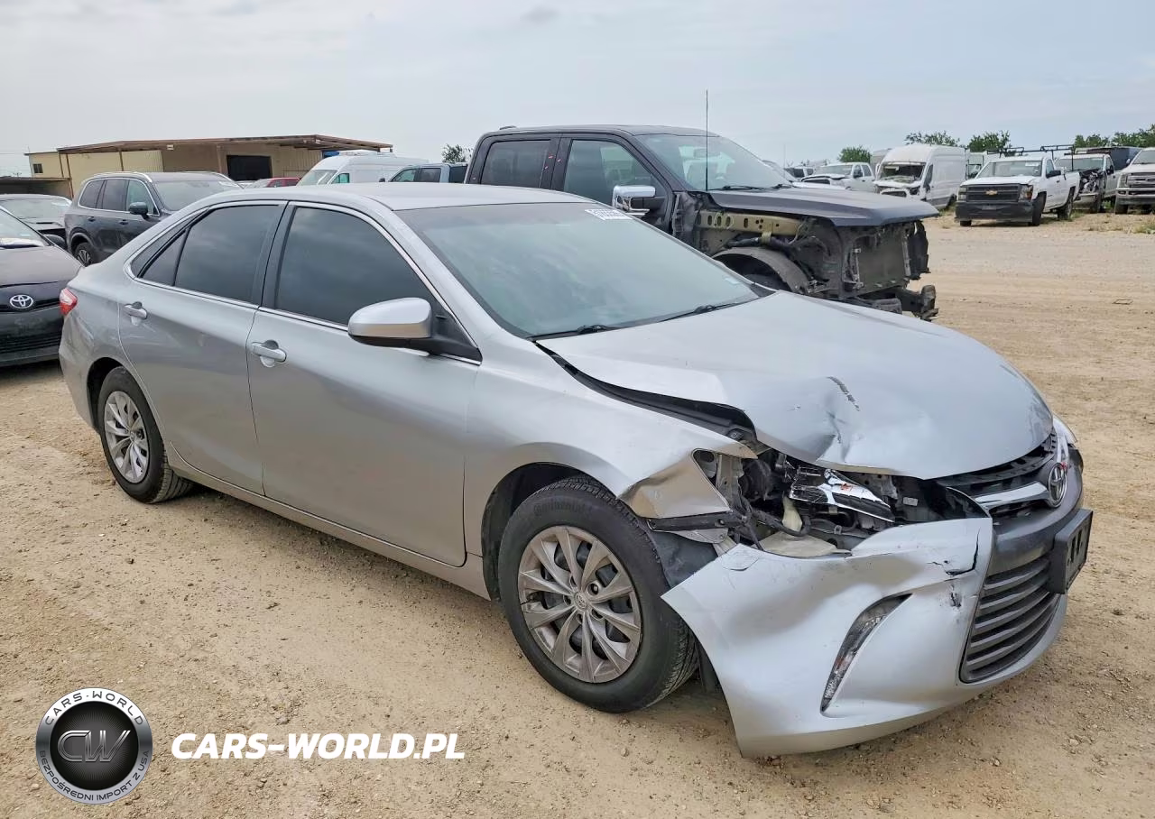 2015 Toyota Camry Le VIN:4T4BF1FKXFR484851 - 4
