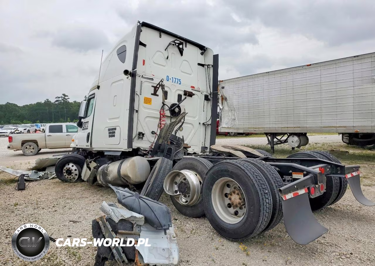 2011 Freightliner Cascadia Semi Truck VIN:1FUJGLDR8BSBB9410 - 3