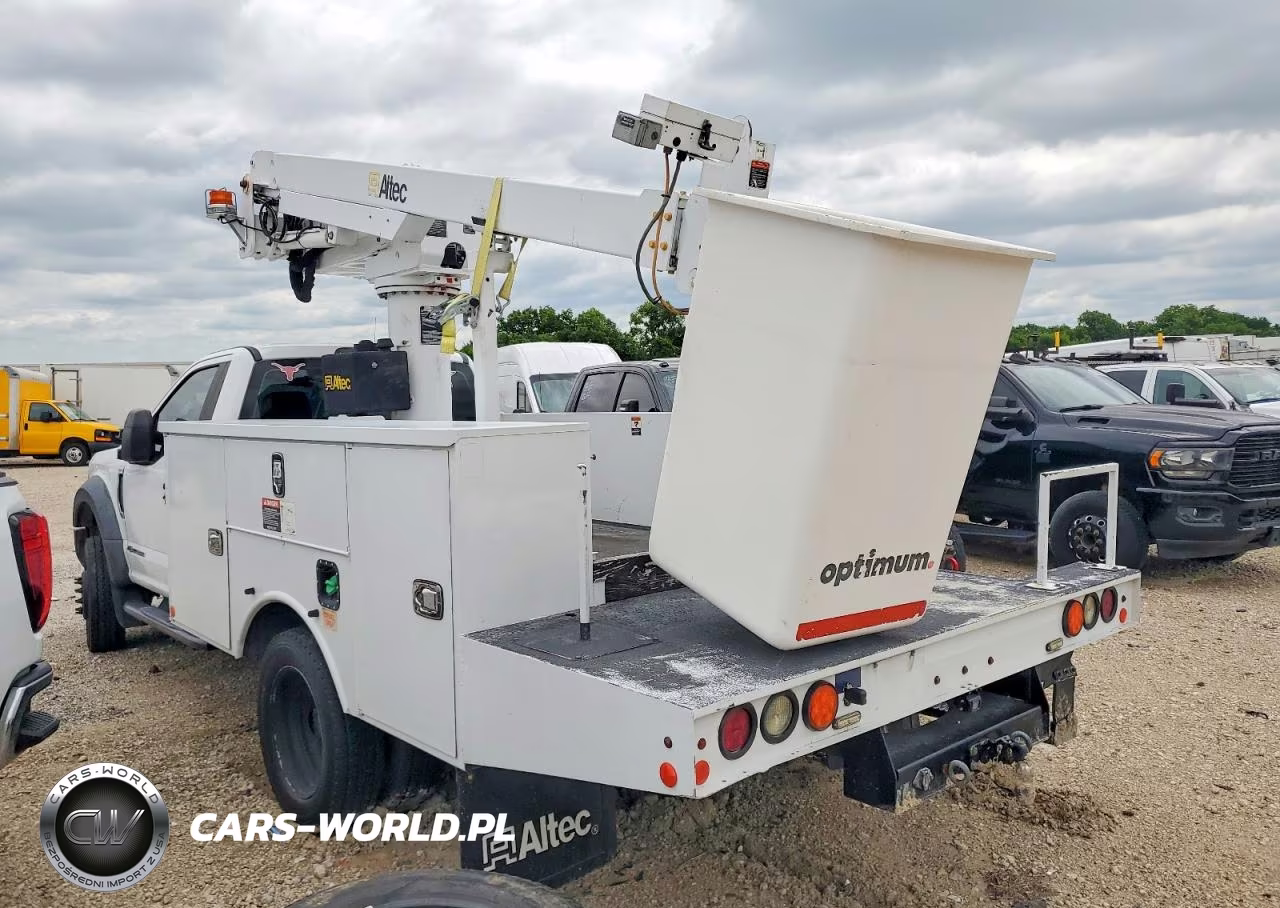 2017 Ford F450 Super Duty Bucket Truck VIN:1FDUF4GT1HEF40894 - 3