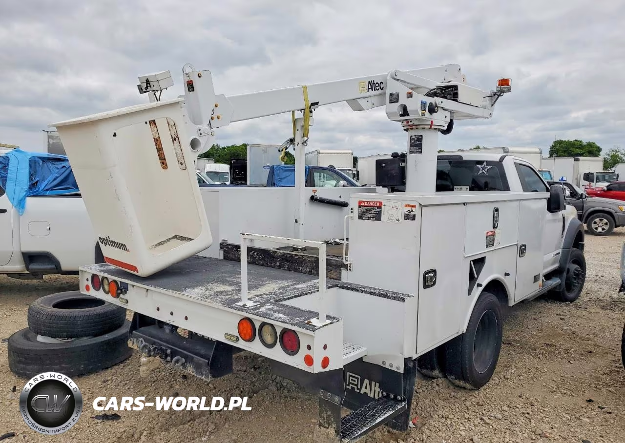 2017 Ford F450 Super Duty Bucket Truck VIN:1FDUF4GT1HEF40894 - 4