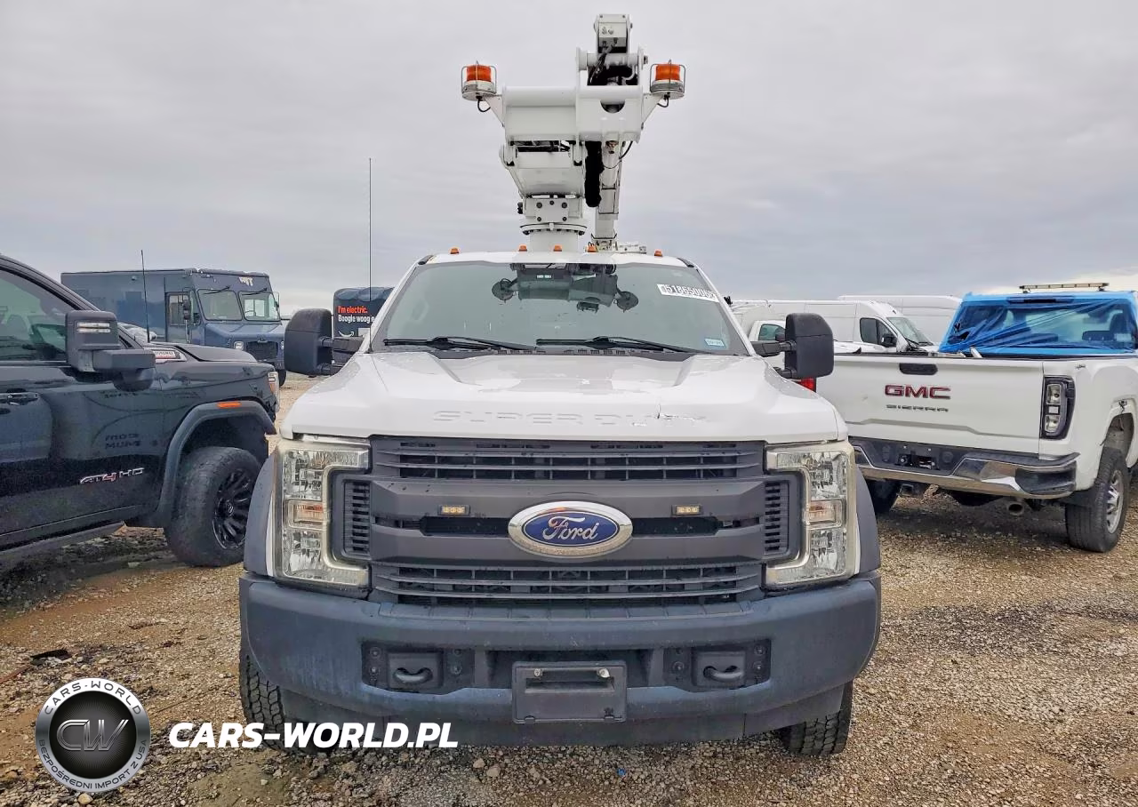 2017 Ford F450 Super Duty Bucket Truck VIN:1FDUF4GT1HEF40894 - 5