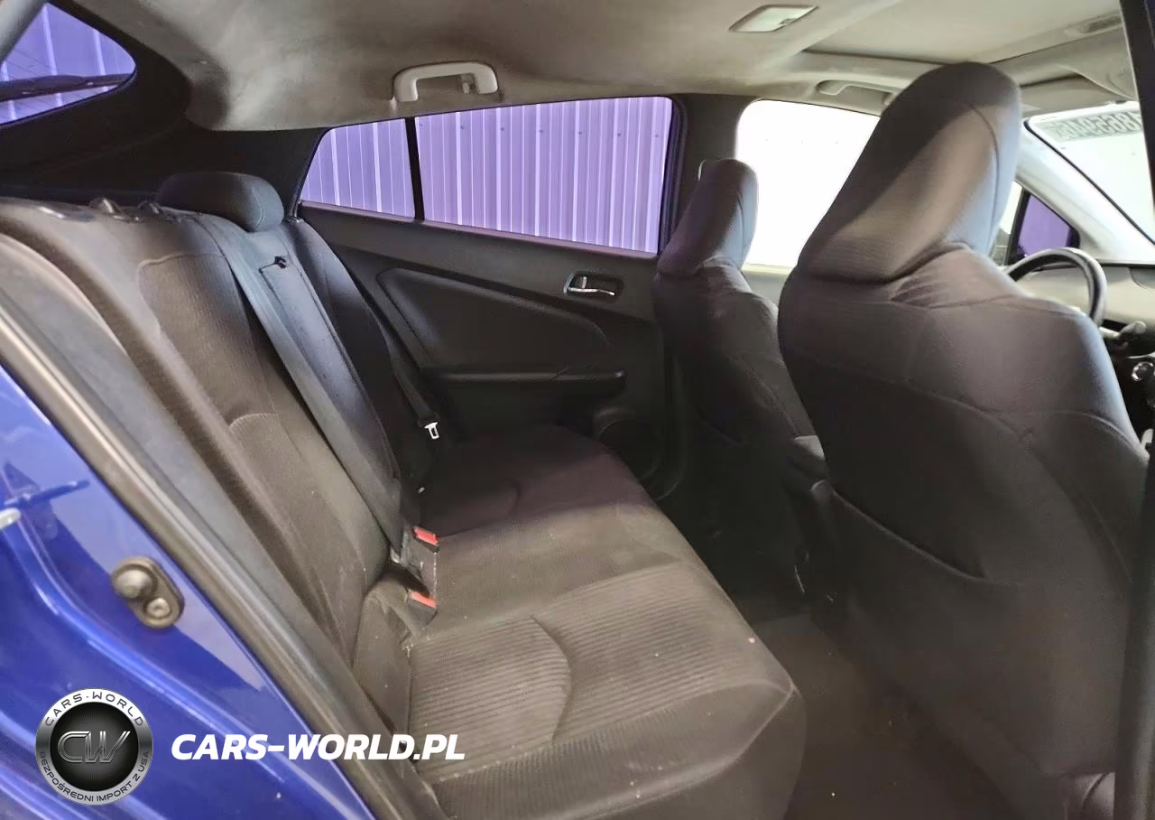 2016 Toyota Prius Three VIN:JTDKARFU2G3512646 - 10