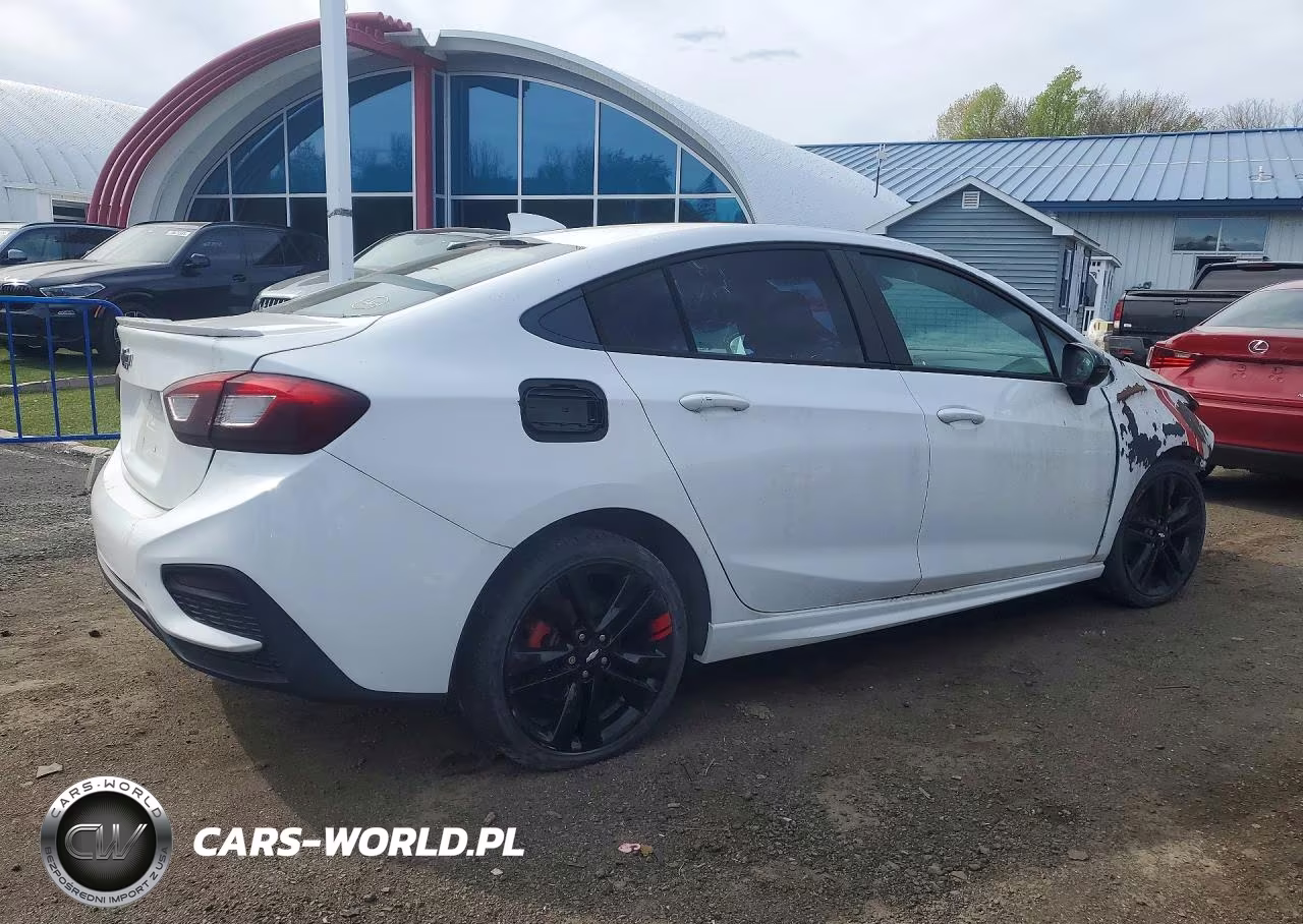 2018 Chevrolet Cruze Lt VIN:1G1BE5SM0J7106036 - 3