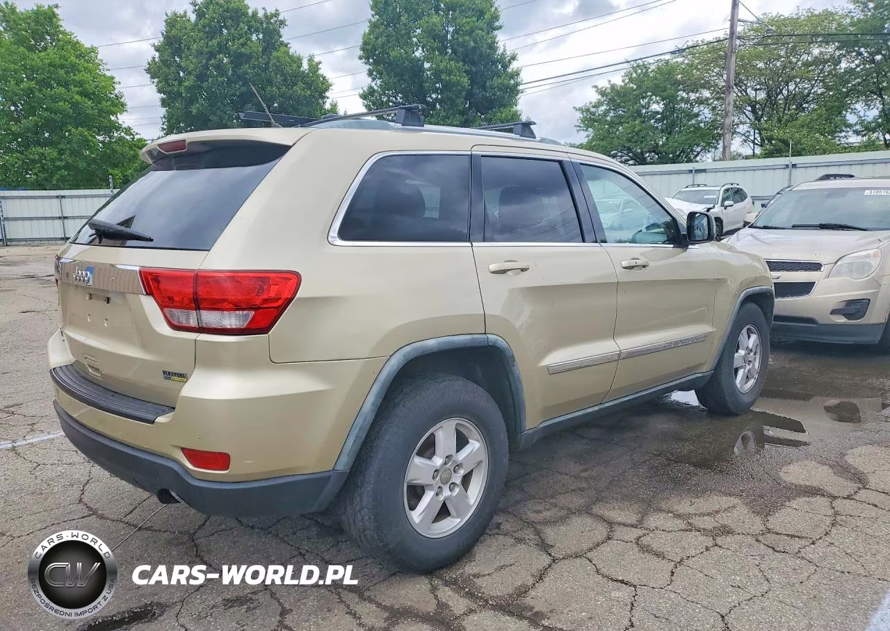 2011 Jeep Grand Cherokee Laredo VIN:1J4RR4GG6BC581362 - 3