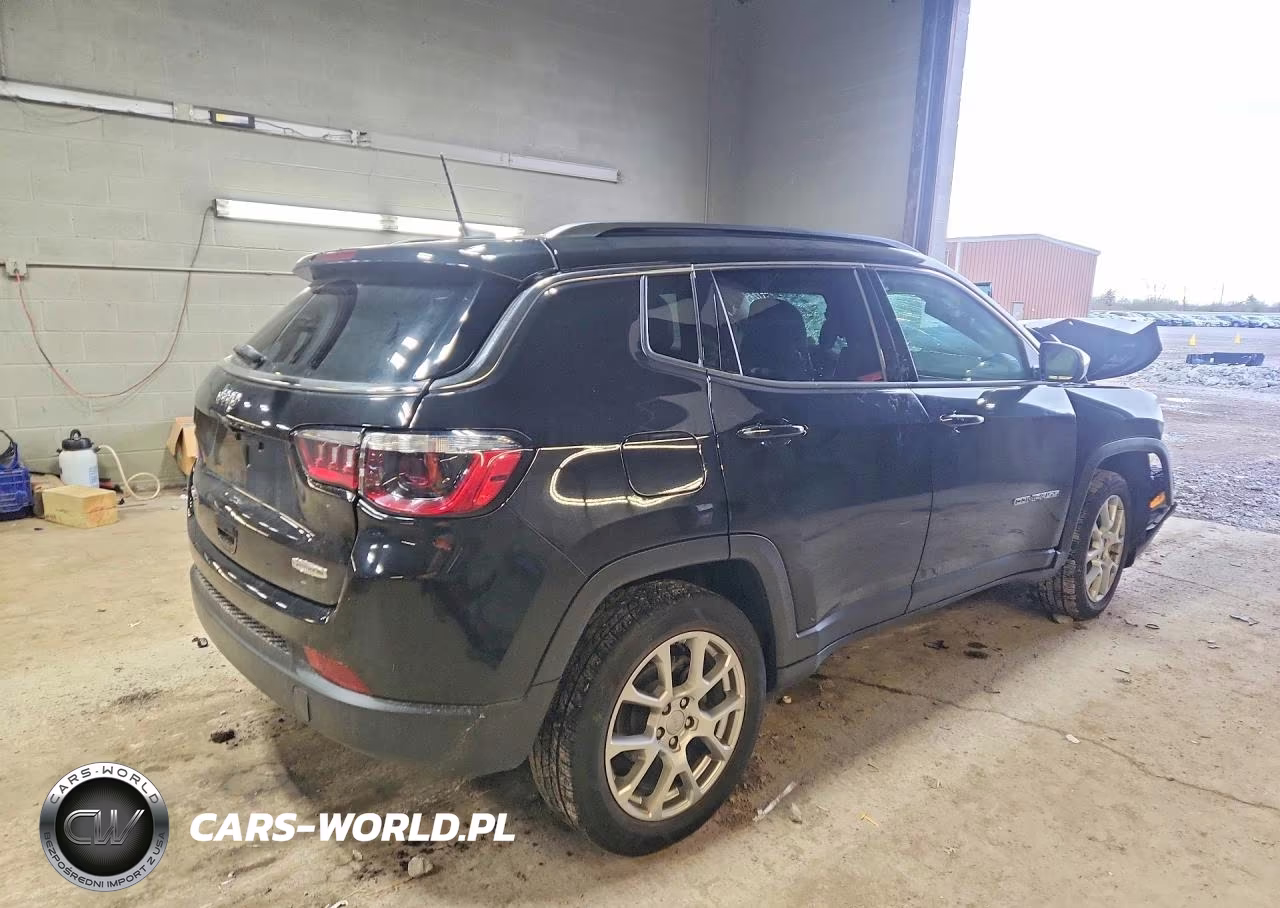 2023 Jeep Compass Latitude Lux VIN:3C4NJDFN3PT502141 - 3
