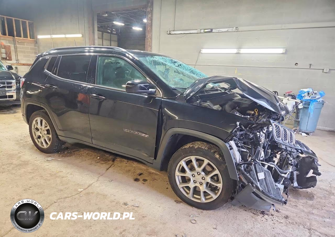 2023 Jeep Compass Latitude Lux VIN:3C4NJDFN3PT502141 - 4