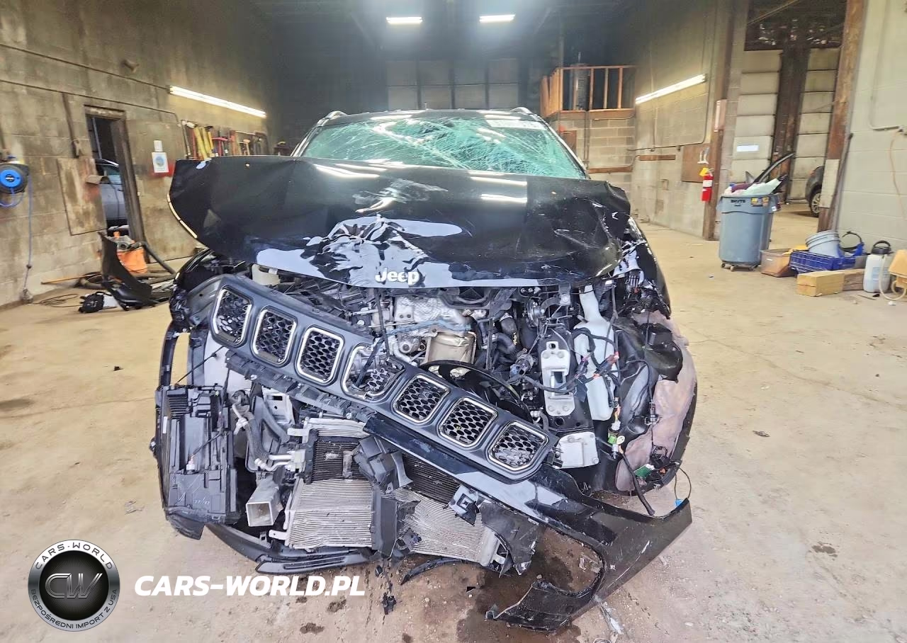 2023 Jeep Compass Latitude Lux VIN:3C4NJDFN3PT502141 - 5