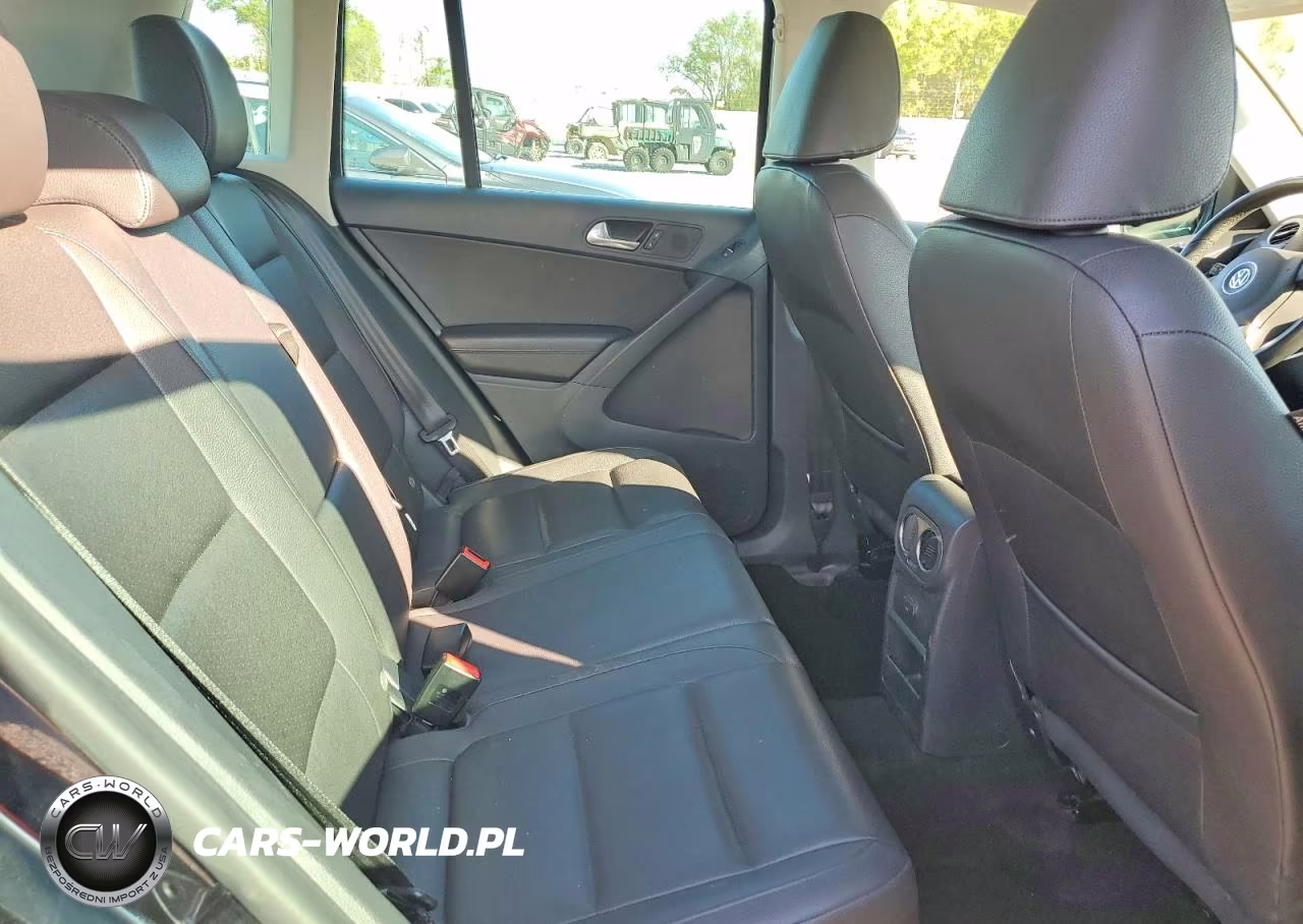 2017 Volkswagen Tiguan Wolfsburg VIN:WVGSV7AX3HK016218 - 11
