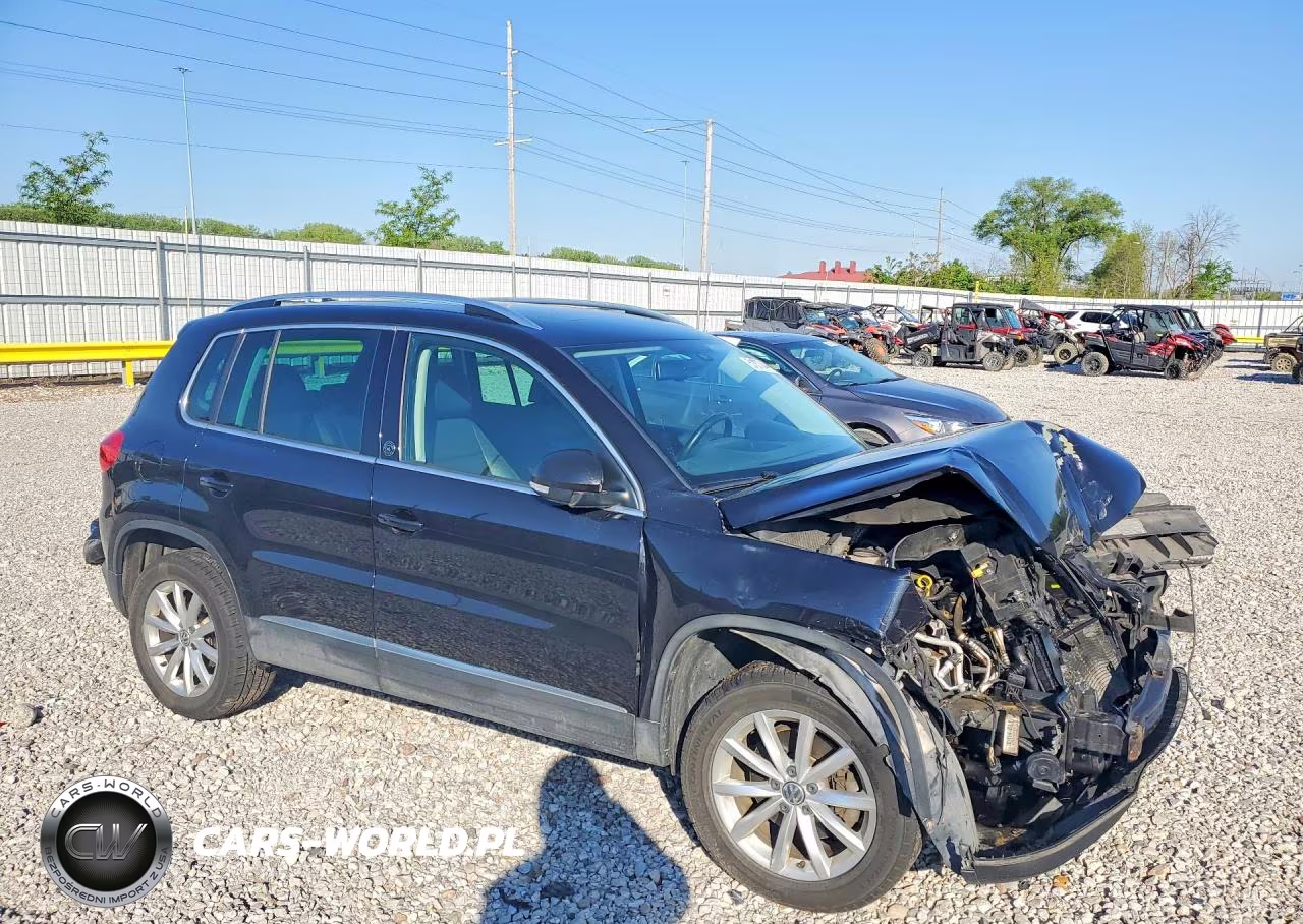 2017 Volkswagen Tiguan Wolfsburg VIN:WVGSV7AX3HK016218 - 4