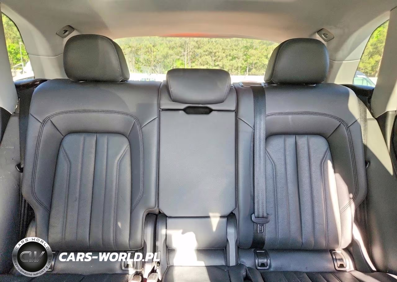 2018 Audi Q5 Premium VIN:WA1ANAFY0J2134242 - 10