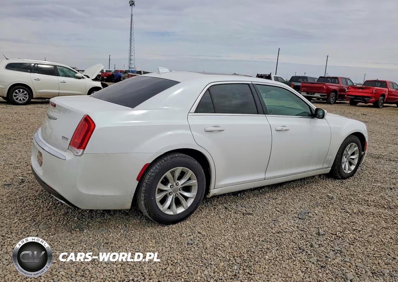 2015 Chrysler 300 Limited VIN:2C3CCAAG8FH930033 - 3