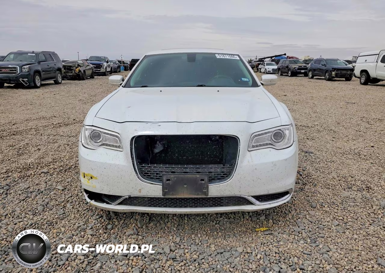 2015 Chrysler 300 Limited VIN:2C3CCAAG8FH930033 - 5