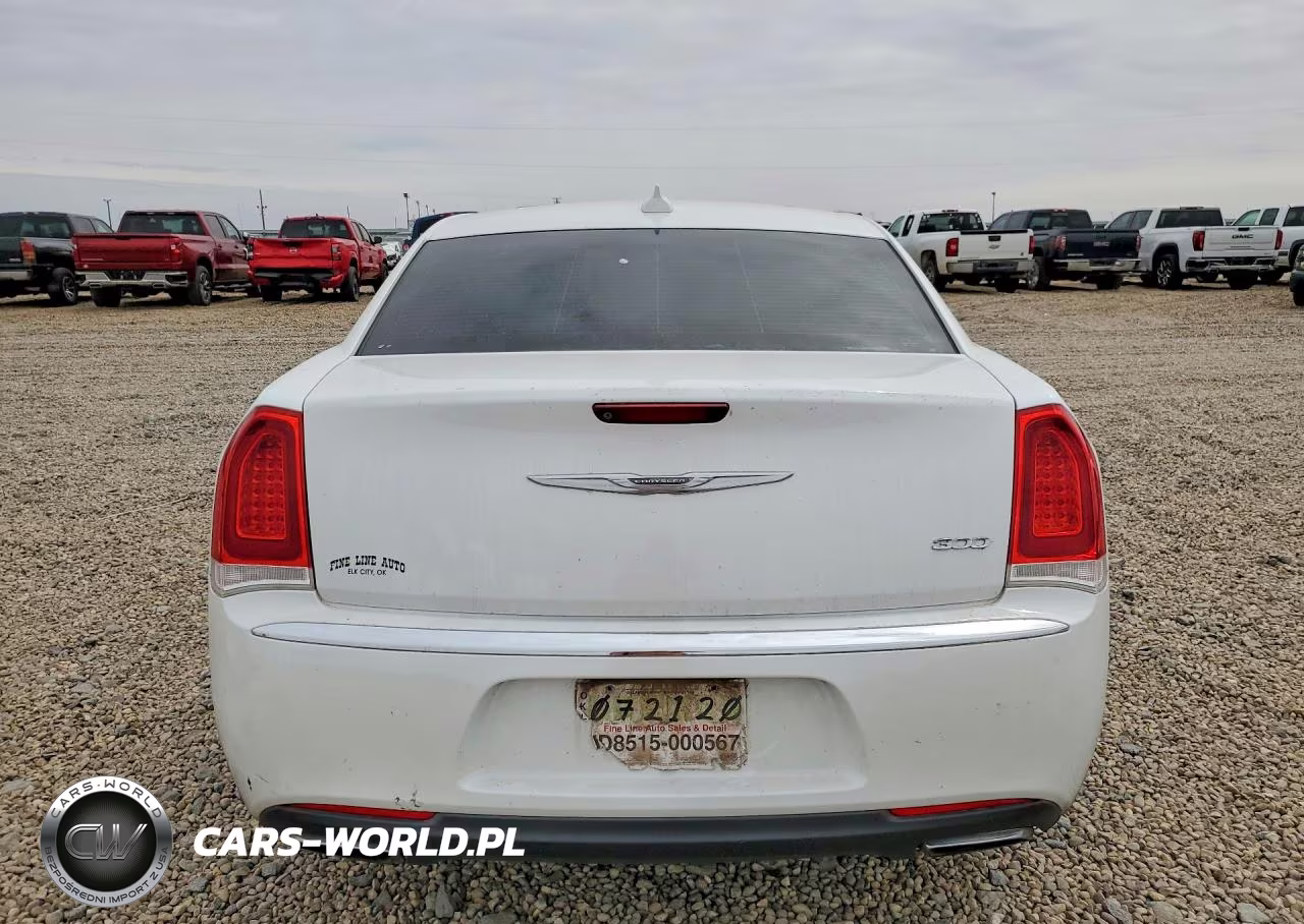 2015 Chrysler 300 Limited VIN:2C3CCAAG8FH930033 - 6