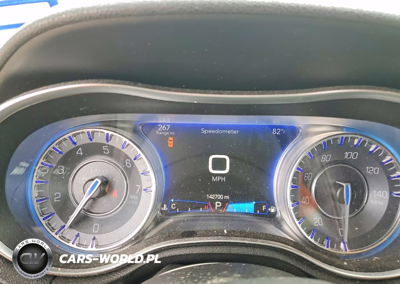 2015 Chrysler 300 Limited VIN:2C3CCAAG8FH930033 - 9