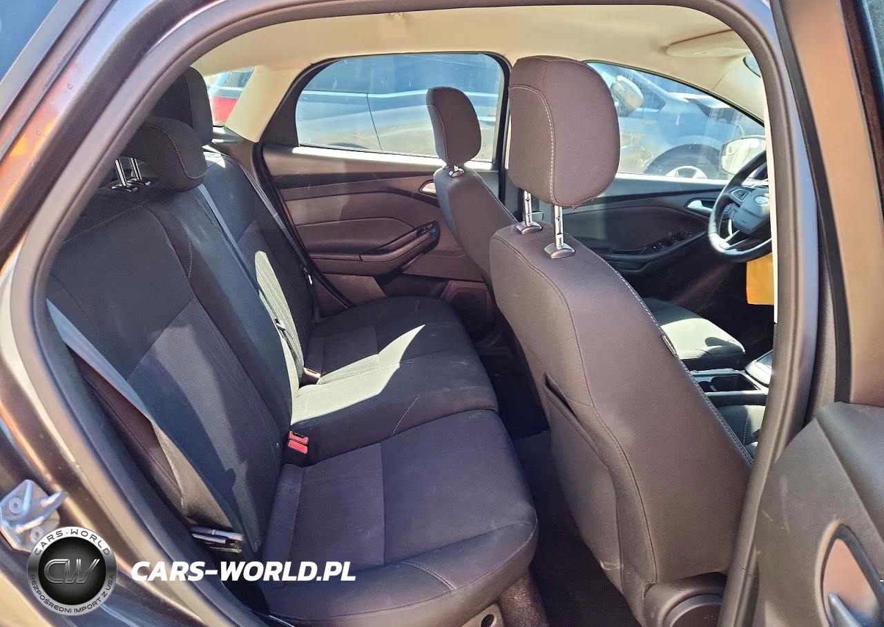 2018 Ford Focus Se VIN:1FADP3K22JL300853 - 10