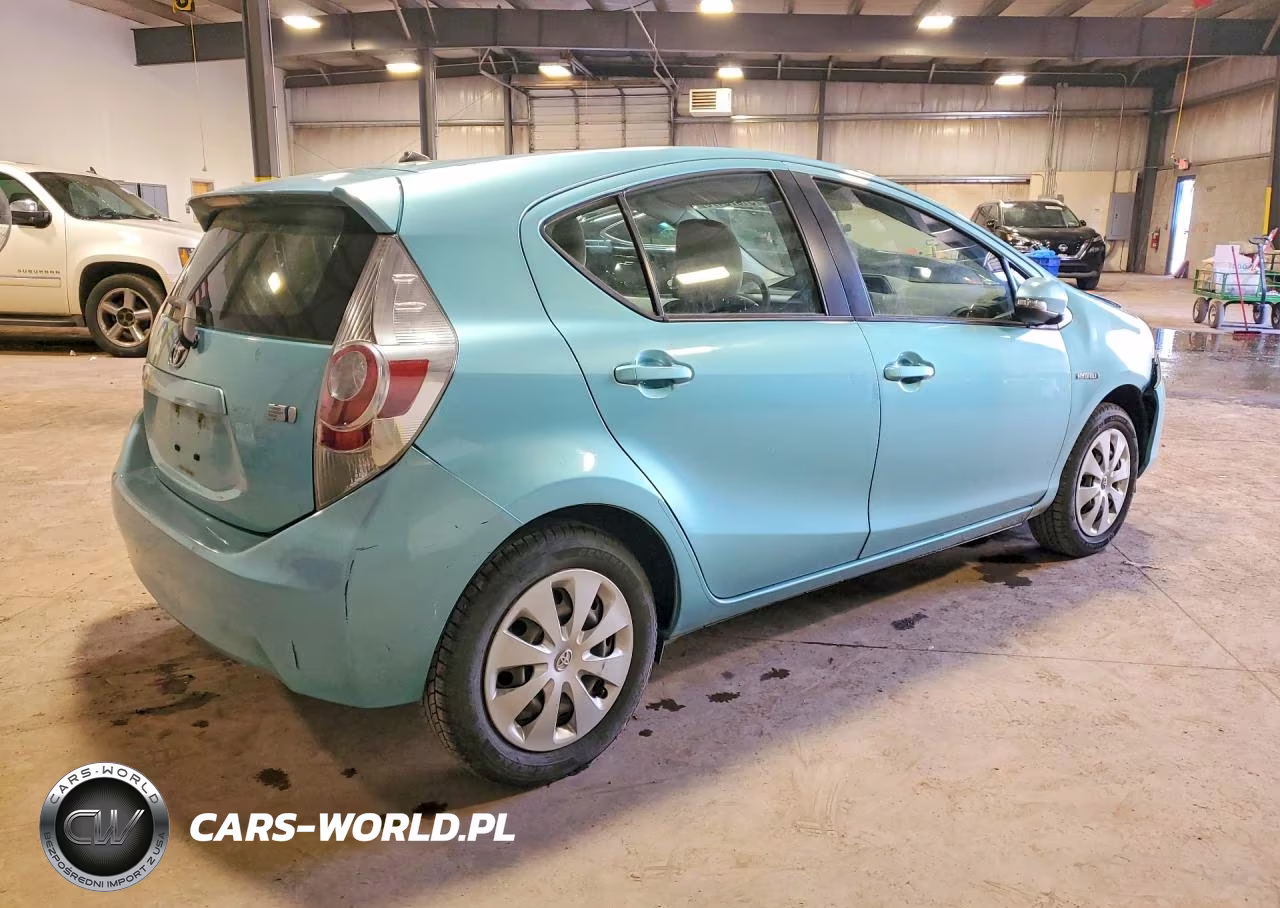 2013 Toyota Prius C Two VIN:JTDKDTB39D1043015 - 3