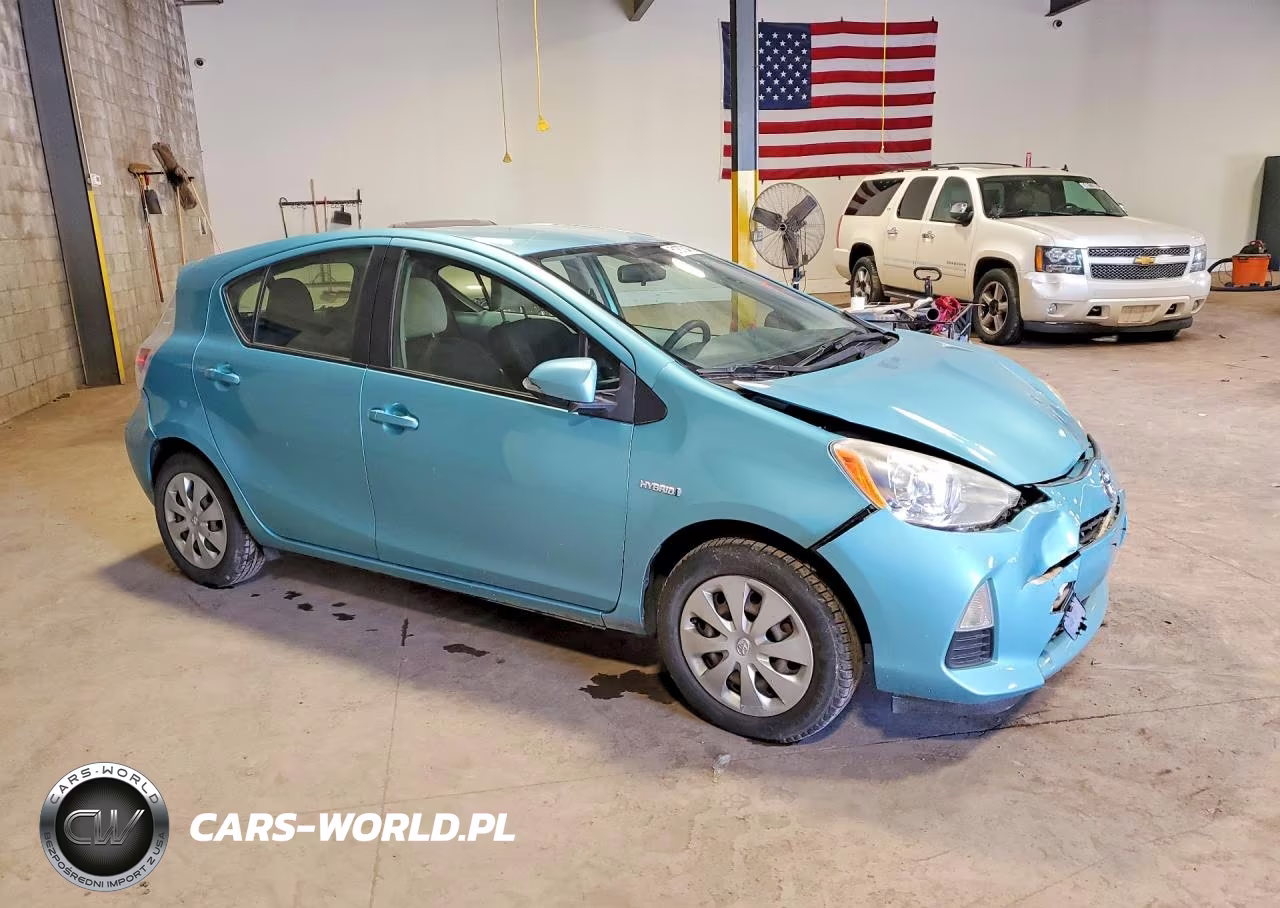 2013 Toyota Prius C Two VIN:JTDKDTB39D1043015 - 4