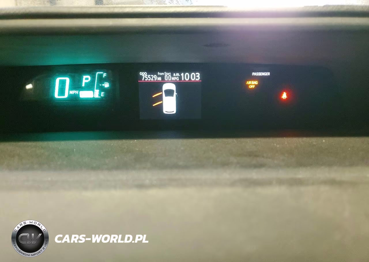 2013 Toyota Prius C Two VIN:JTDKDTB39D1043015 - 9