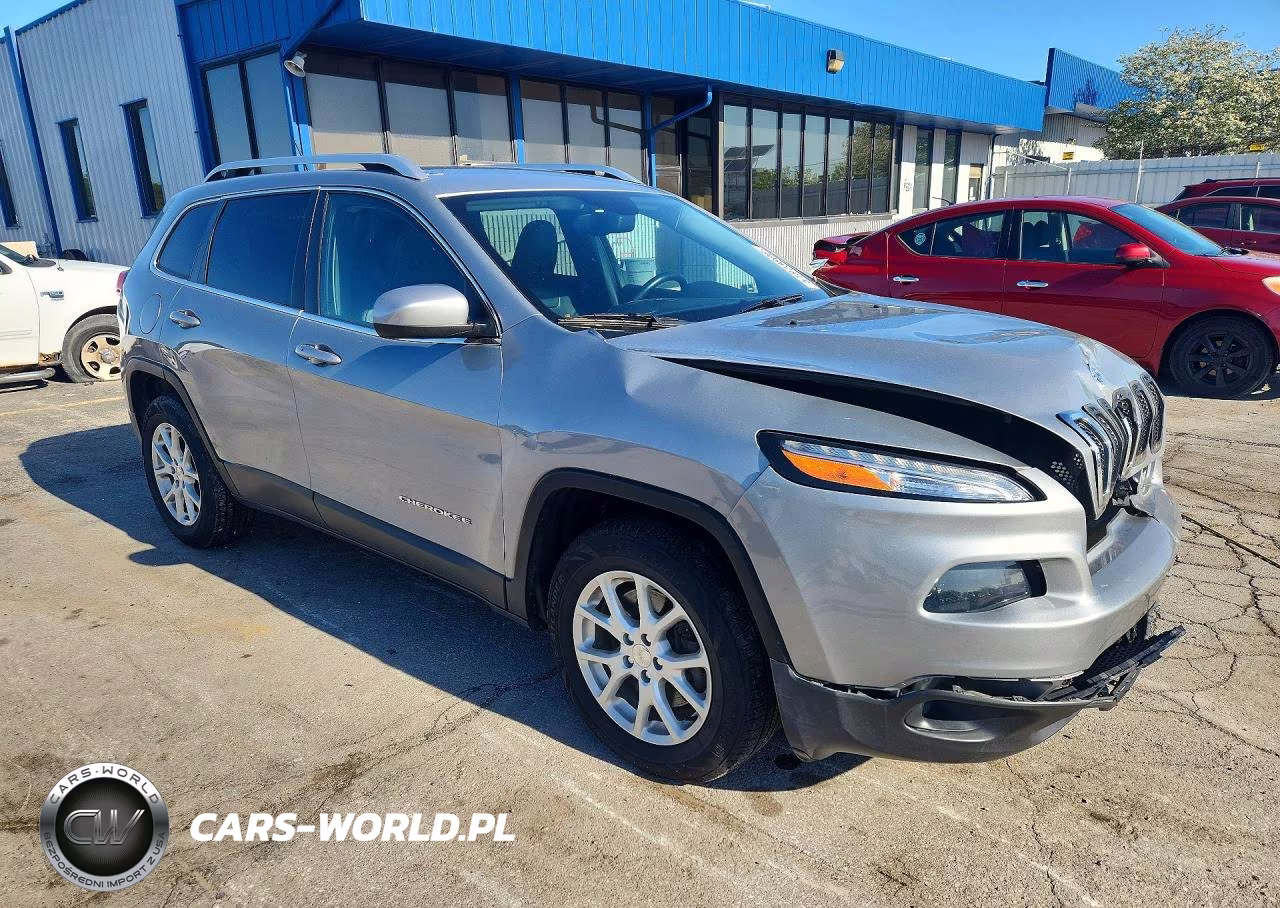 2015 Jeep Cherokee Latitude VIN:1C4PJMCSXFW619176 - 4