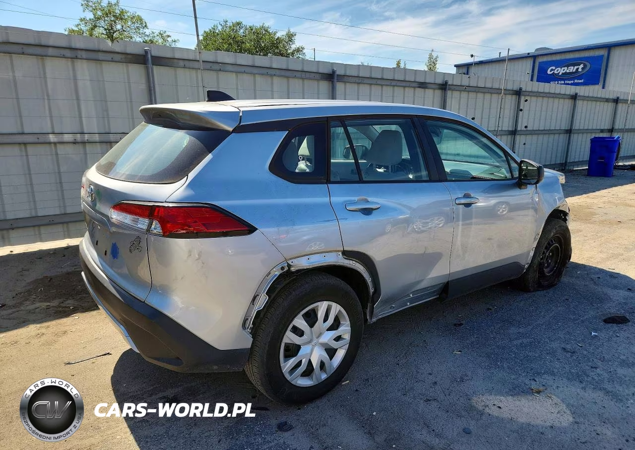 2023 Toyota Corolla Cross L VIN:7MUAAAAG4PV065742 - 3