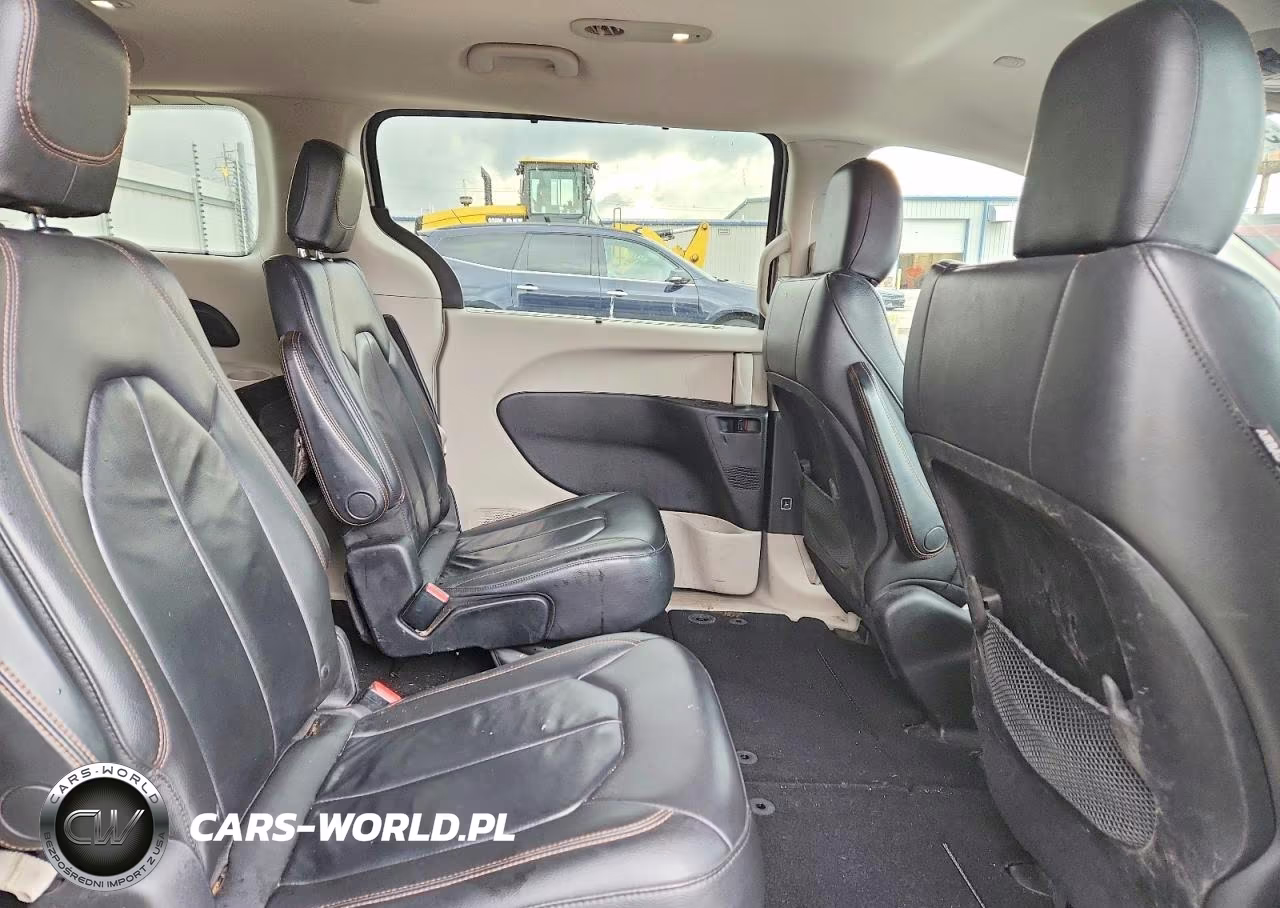 2017 Chrysler Pacifica Touring L VIN:2C4RC1BG8HR540227 - 11
