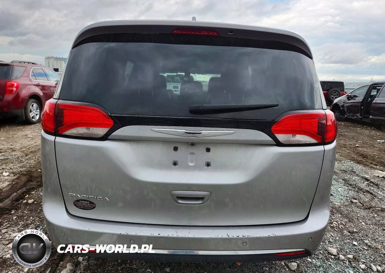 2017 Chrysler Pacifica Touring L VIN:2C4RC1BG8HR540227 - 6