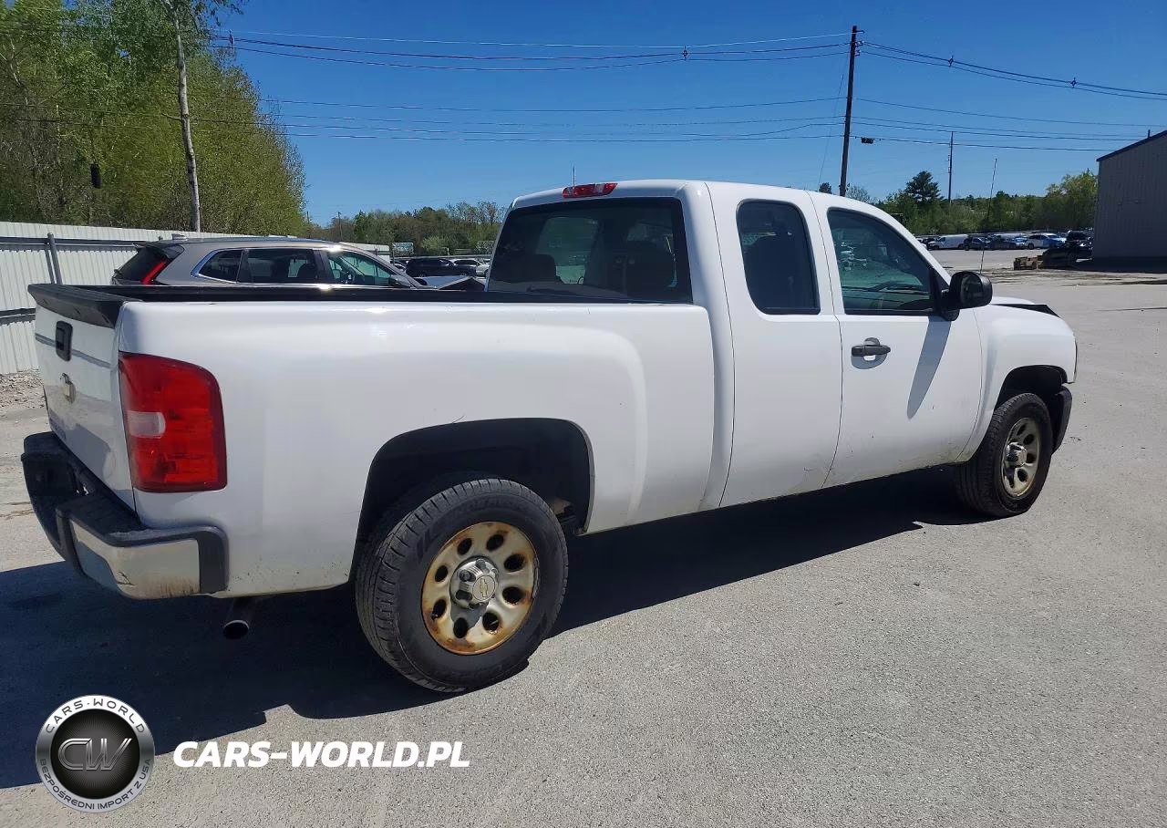 2011 Chevrolet Silverado C1500 VIN:1GCRCPEX5BZ430330 - 3